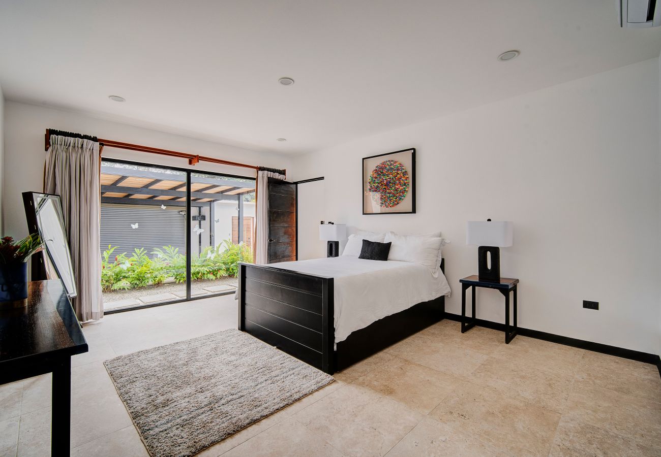 House in Hone Creek - Luna Azul Boutique  - Stunning 2BR w/AC, pool & firepit