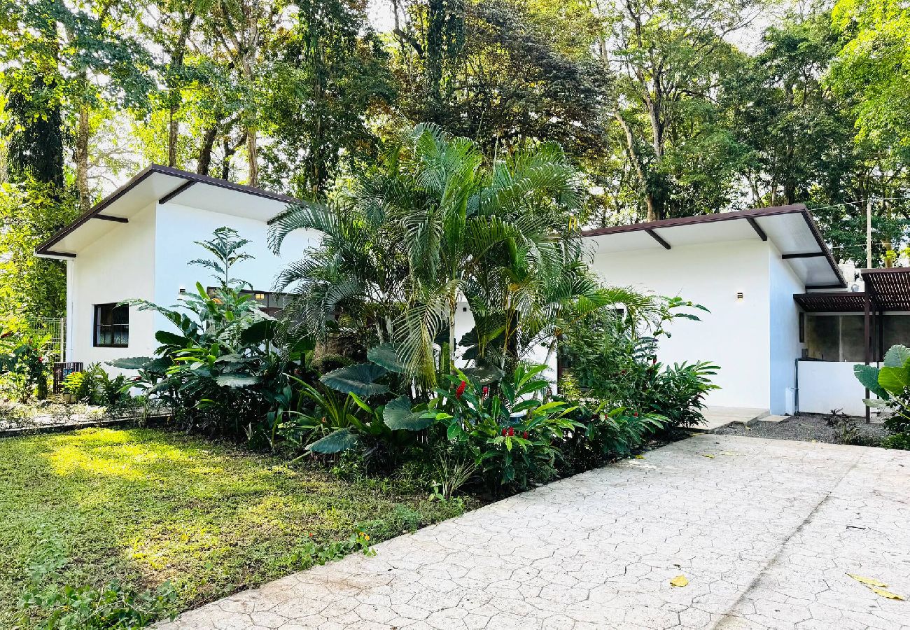 House in Talamanca - Casa Arena | 3BR Jungle Oasis w/Pool & AC 