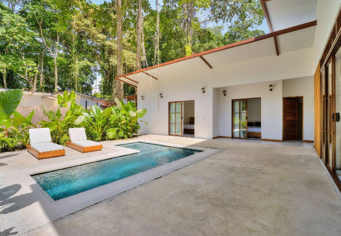 House in Puerto Viejo - UPA House | 3BR - A/C, Pool & Close to beaches 