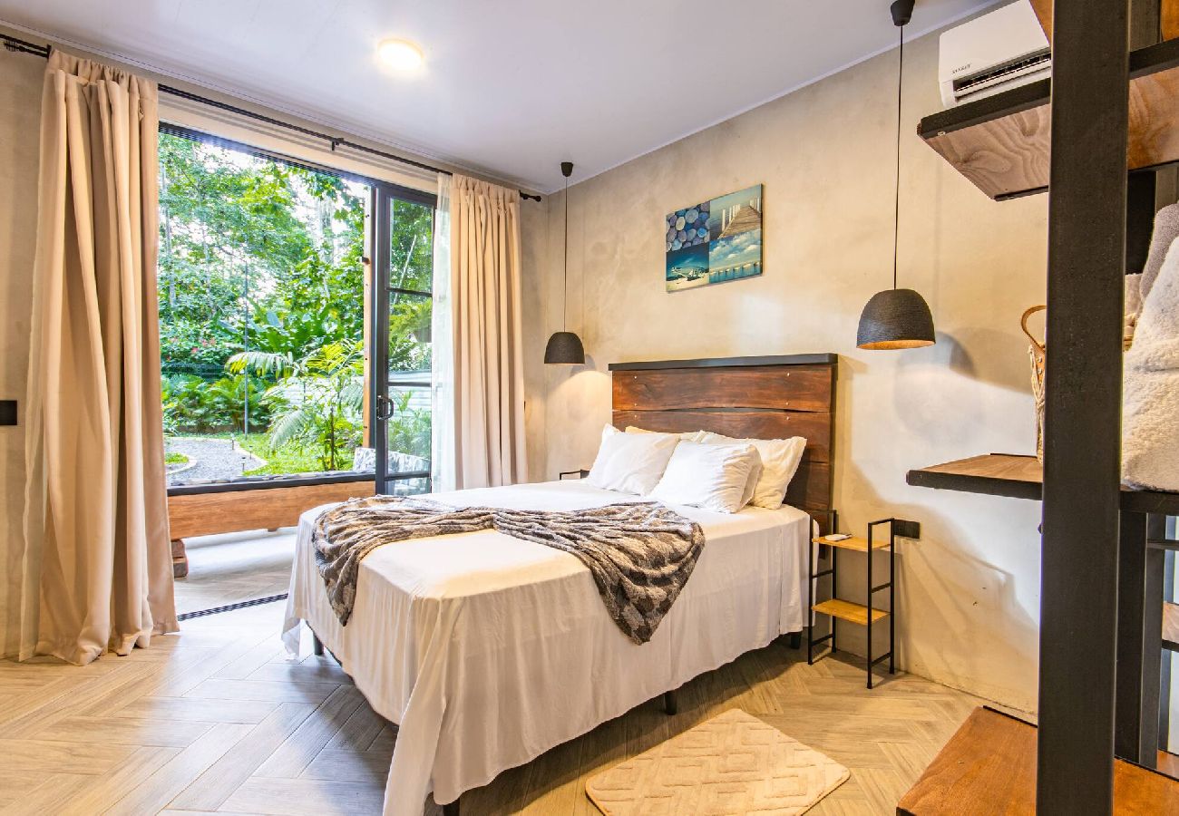 House in Hone Creek - Casa Sura | Between the jungle the sea w/AC & pool 